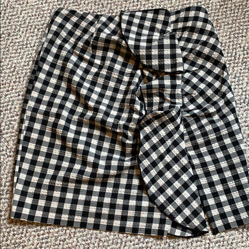 H&M checkered/textured skirt size 4